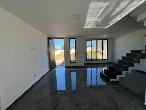 Sobrado de 3 quartos, 150m² no bairro Guaraituba, em Colombo | Eu Corretor