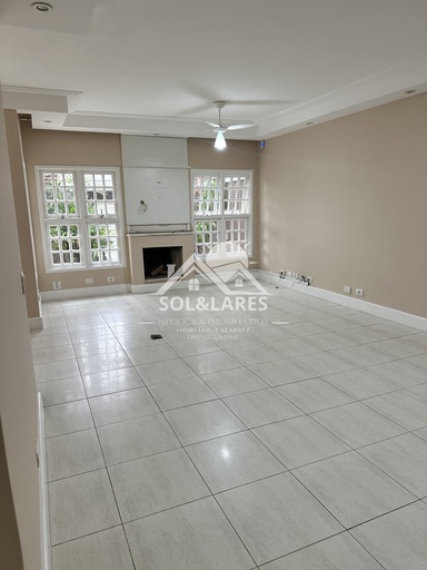 Casa de 3 quartos, 244m² no bairro Vila Oliveira, em Mogi das Cruzes | Eu Corretor