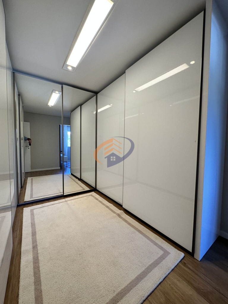 closet1.jpg