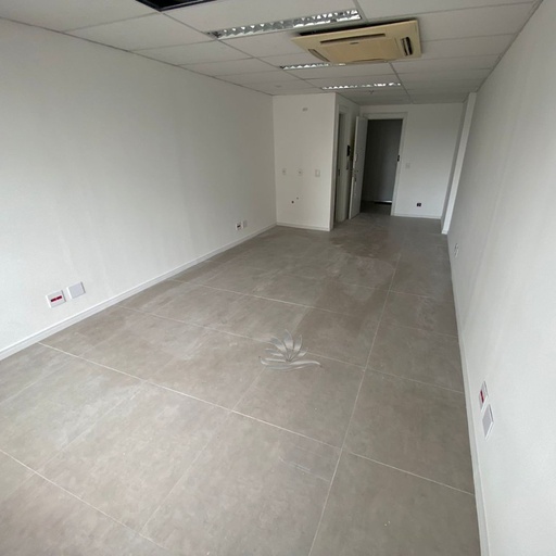 Sala Comercial de 30m² no bairro Del Castilho, em Rio de Janeiro | Eu Corretor