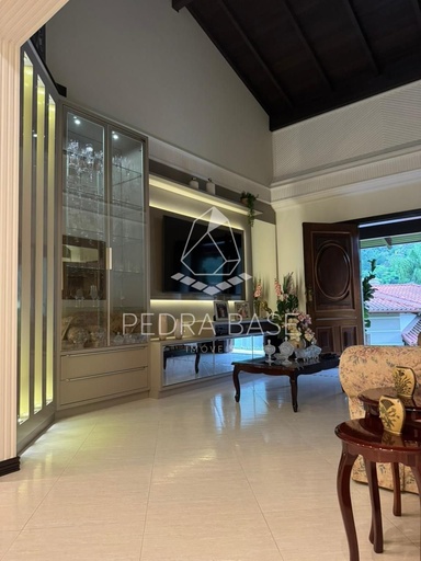 Casa de 5 quartos, 950m² no bairro Centro, em Angelina | Eu Corretor
