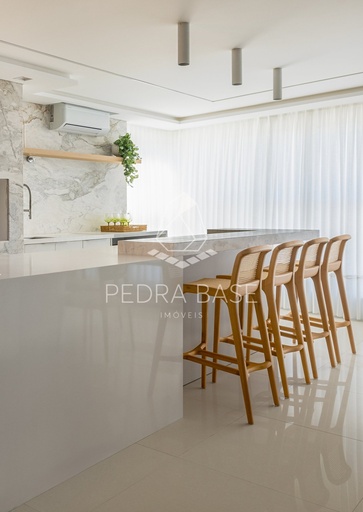 Apartamento de 4 quartos, 184m² no bairro Meia Praia, em Itapema | Eu Corretor