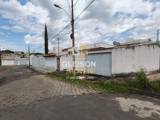 Casa de 100m² no bairro Carmelo, em Passos | Eu Corretor