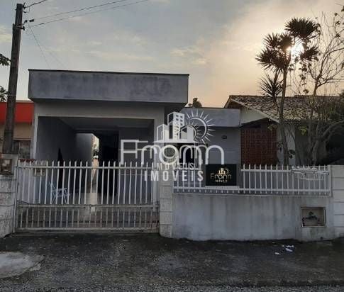 Geminado de 2 quartos, 66m² no bairro Centro, em Penha | Eu Corretor