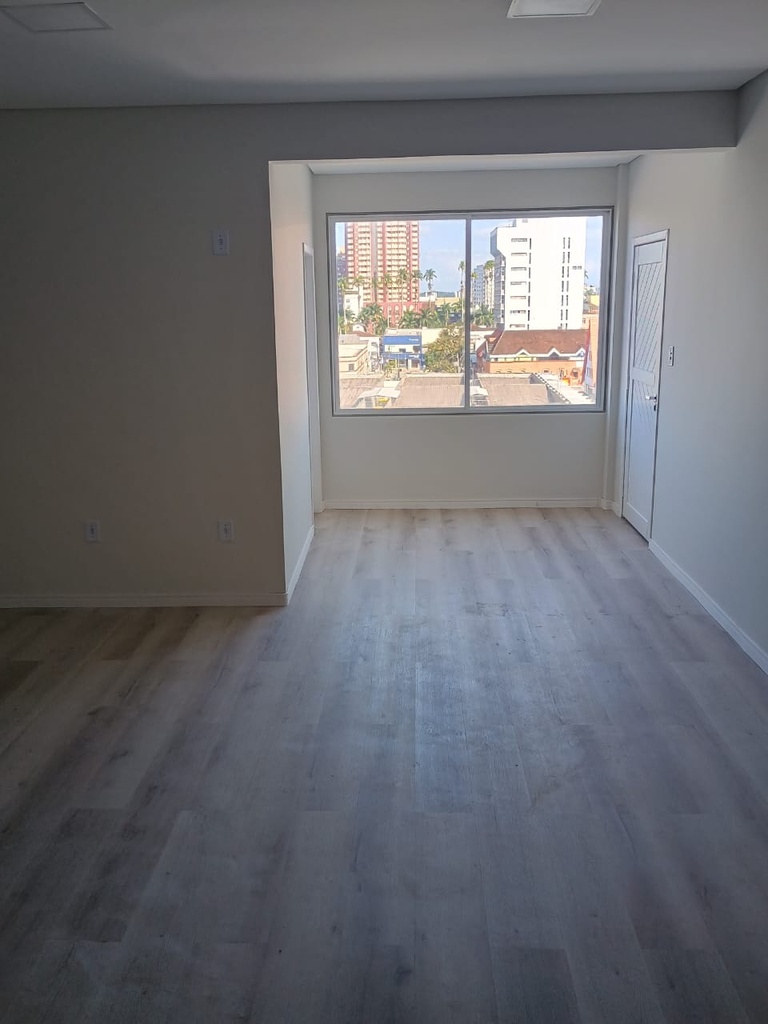 TRAUER SALA COMERCIAL Foto 03.jpeg