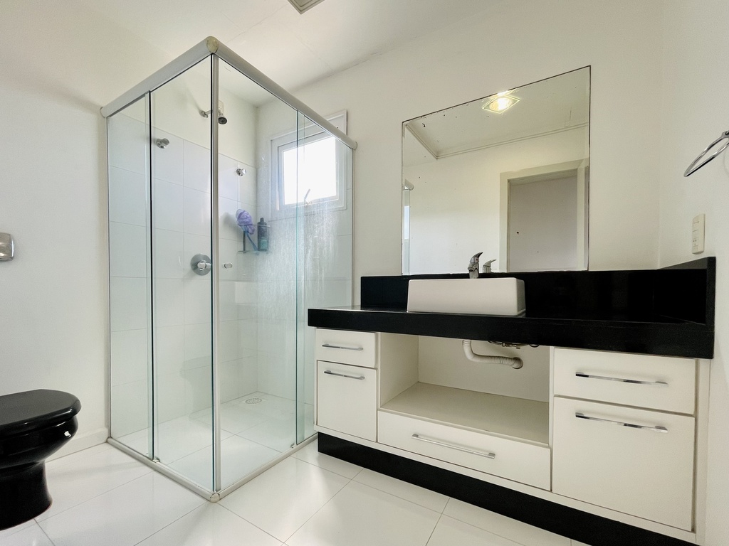 12 wc suite 1.jpg
