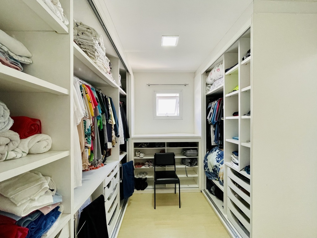17 closet.jpg