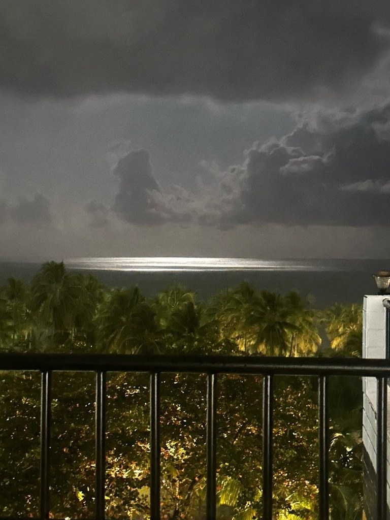 Varanda vista mar.jpg