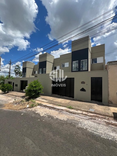 Sobrado de 2 quartos, no bairro Jardim Holanda, em Uberlândia | Eu Corretor