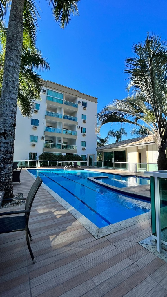 fachada e piscina