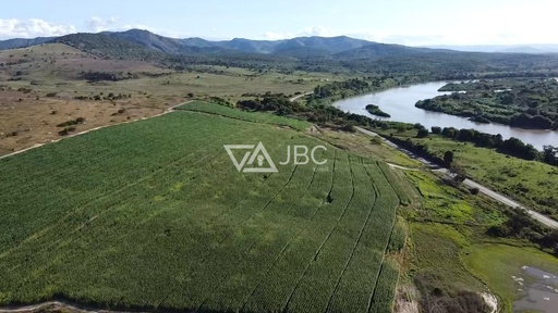 Fazenda/Sítios/Chácaras de 8 quartos, no bairro Centro, em Almenara | Eu Corretor