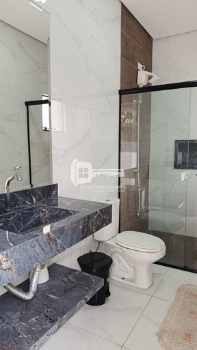 Sobrado de 5 quartos, 350m² no bairro Barra do Saí, em Guaratuba | Eu Corretor