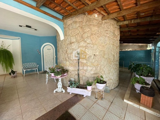 Casa de 5 quartos, 240m² no bairro Vila Rica, em Passos | Eu Corretor