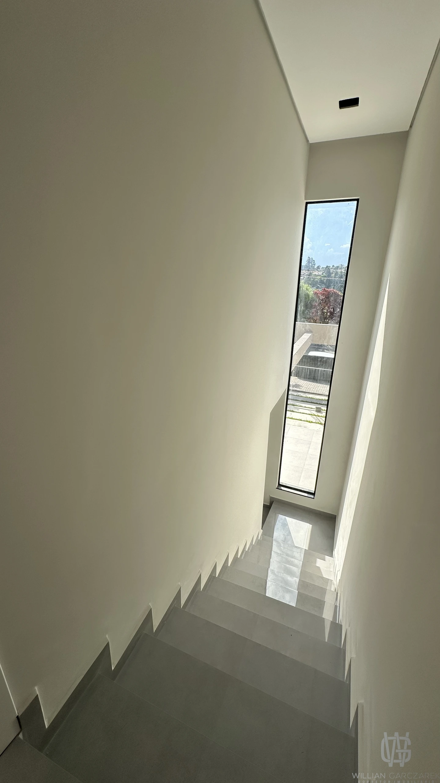 image_re_6231684.jpg