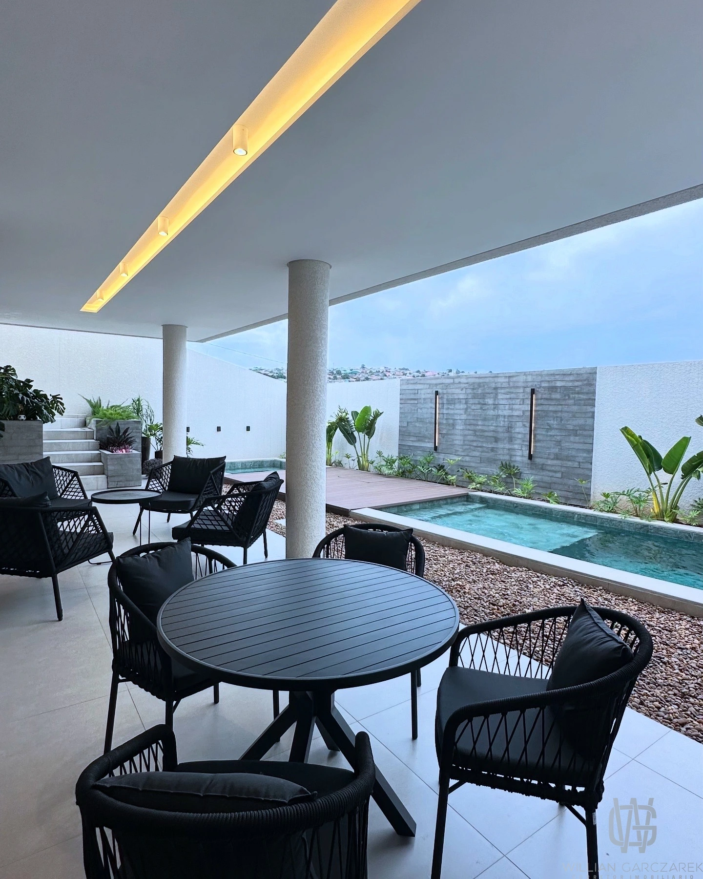 Sobrado de 3 quartos, 300m² no bairro Orfãs, em Ponta Grossa | Eu Corretor