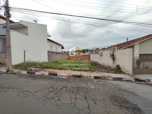 Lote/Terreno de 250m² no bairro Muarama, em Passos | Eu Corretor