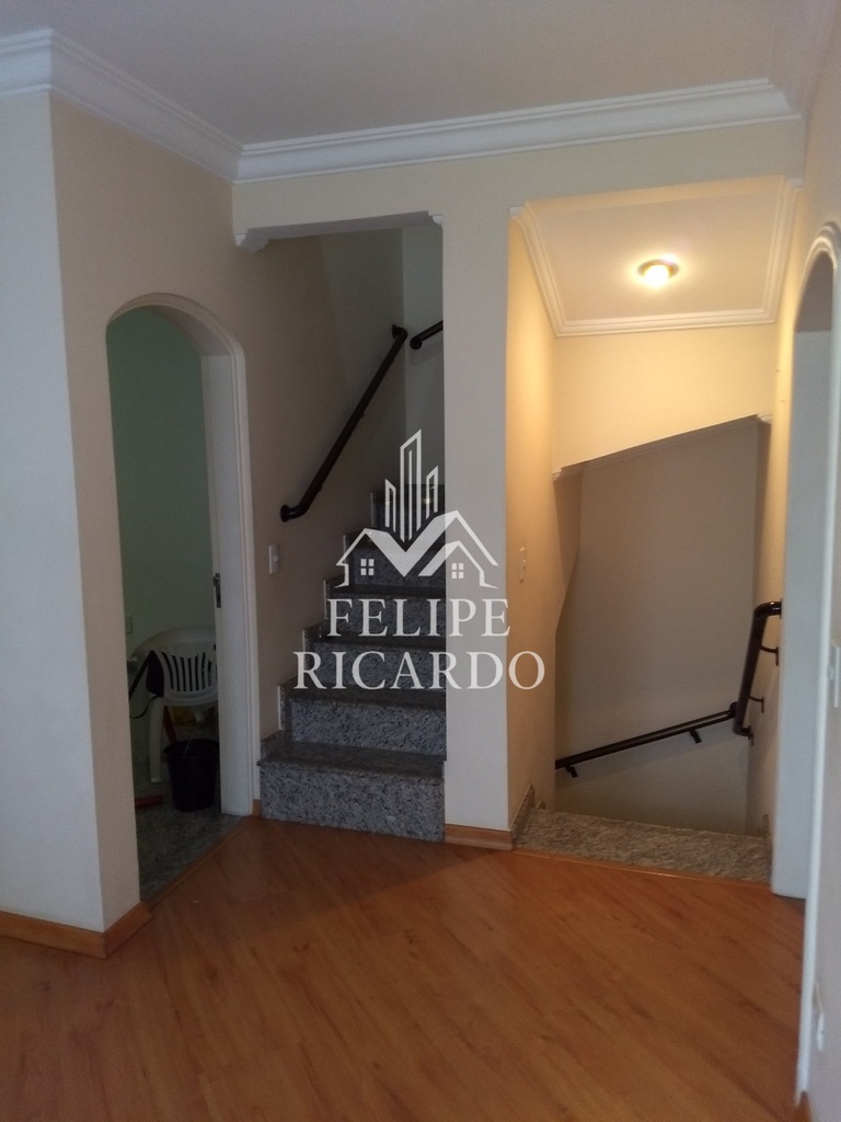 sala estar e escada para garagem coberta.jpg