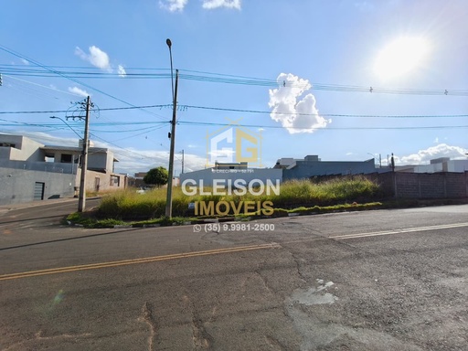Lote/Terreno de 288m² no bairro Parque das Aroeiras, em Passos | Eu Corretor