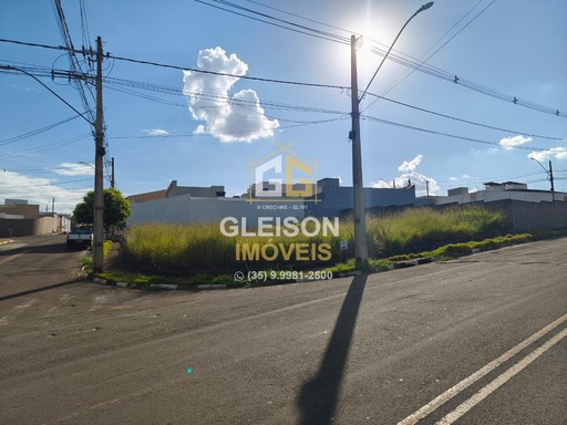 Lote/Terreno de 288m² no bairro Parque das Aroeiras, em Passos | Eu Corretor