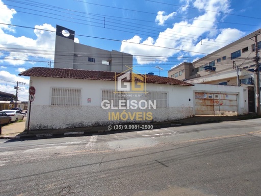 Casa de 3 quartos, 450m² no bairro Santa Casa, em Passos | Eu Corretor
