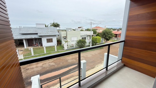 Sobrado de 2 quartos, no bairro Igra Sul, em Torres | Eu Corretor