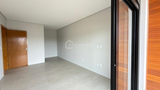 Sobrado de 2 quartos, no bairro Igra Sul, em Torres | Eu Corretor