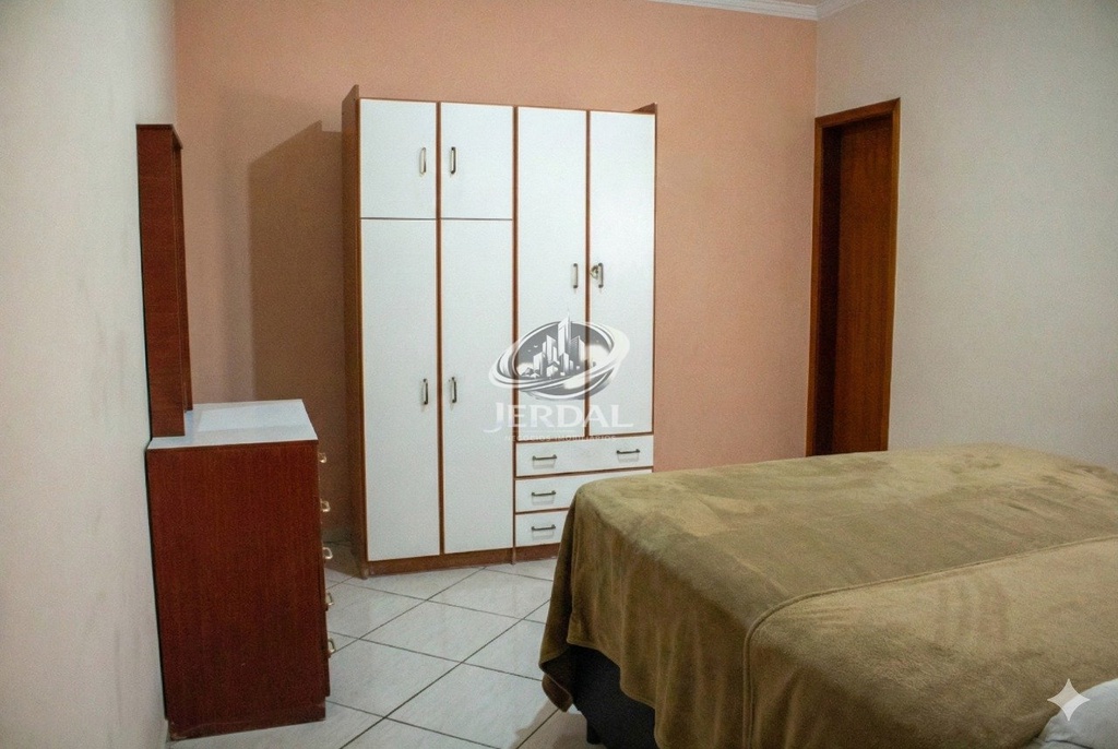 f45066b6-9b36-4888-b3d8-302350c9cb8f.jpg