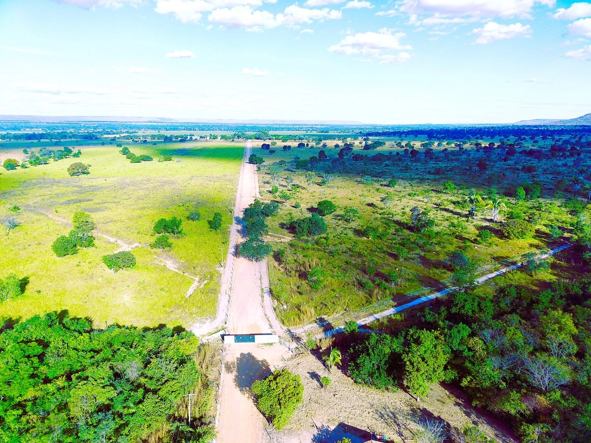 Fazenda/Sítios/Chácaras de 2423m² no bairro 2.423 hectares, em Pirapora | Eu Corretor