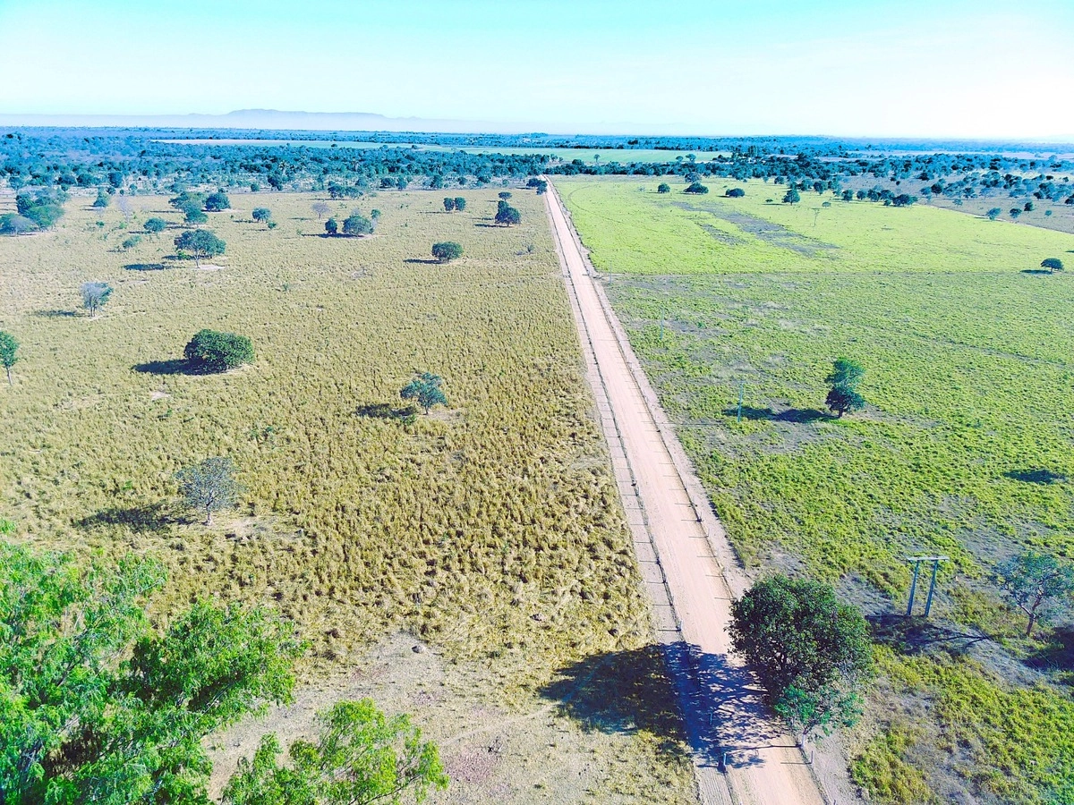 Fazenda/Sítios/Chácaras de 2423m² no bairro 2.423 hectares, em Pirapora | Eu Corretor