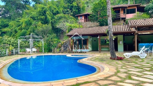 Casa de 8 quartos, 550m² no bairro Pedro do Rio, em Petrópolis | Eu Corretor